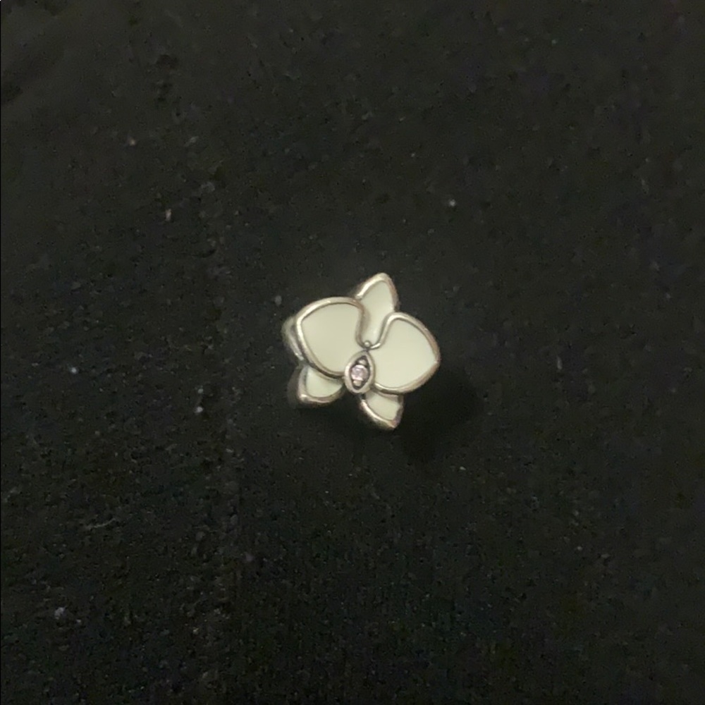 White flower pandora charm